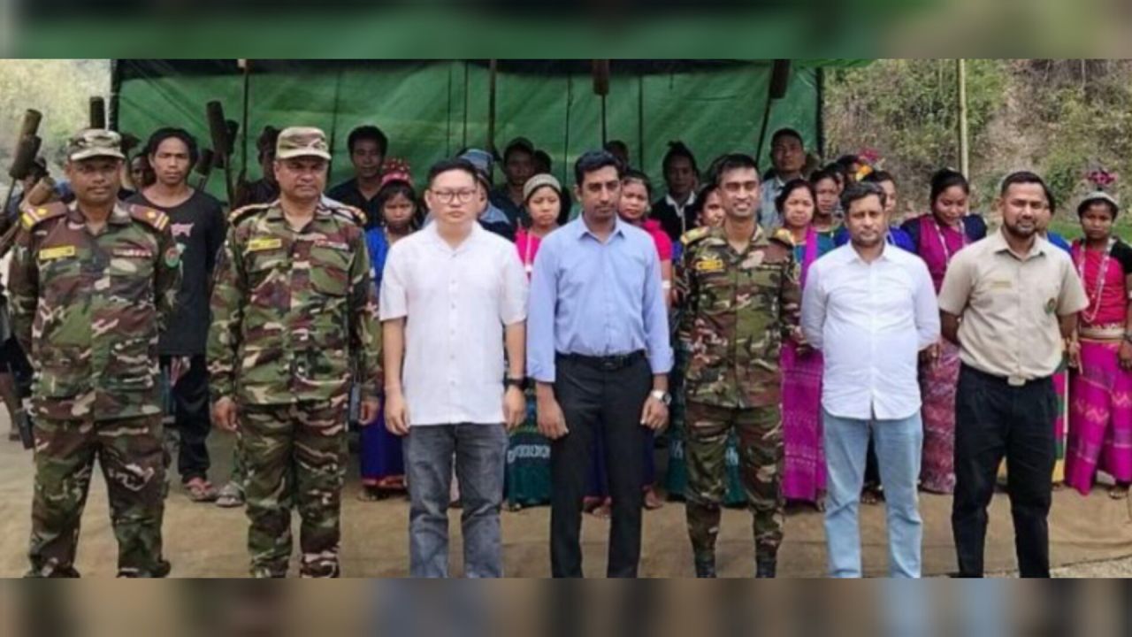 আলীকদম–পোয়ামুহুরী সড়ক সেনাবাহিনী থেকে সড়ক বিভাগের হাতে হস্তান্তর।