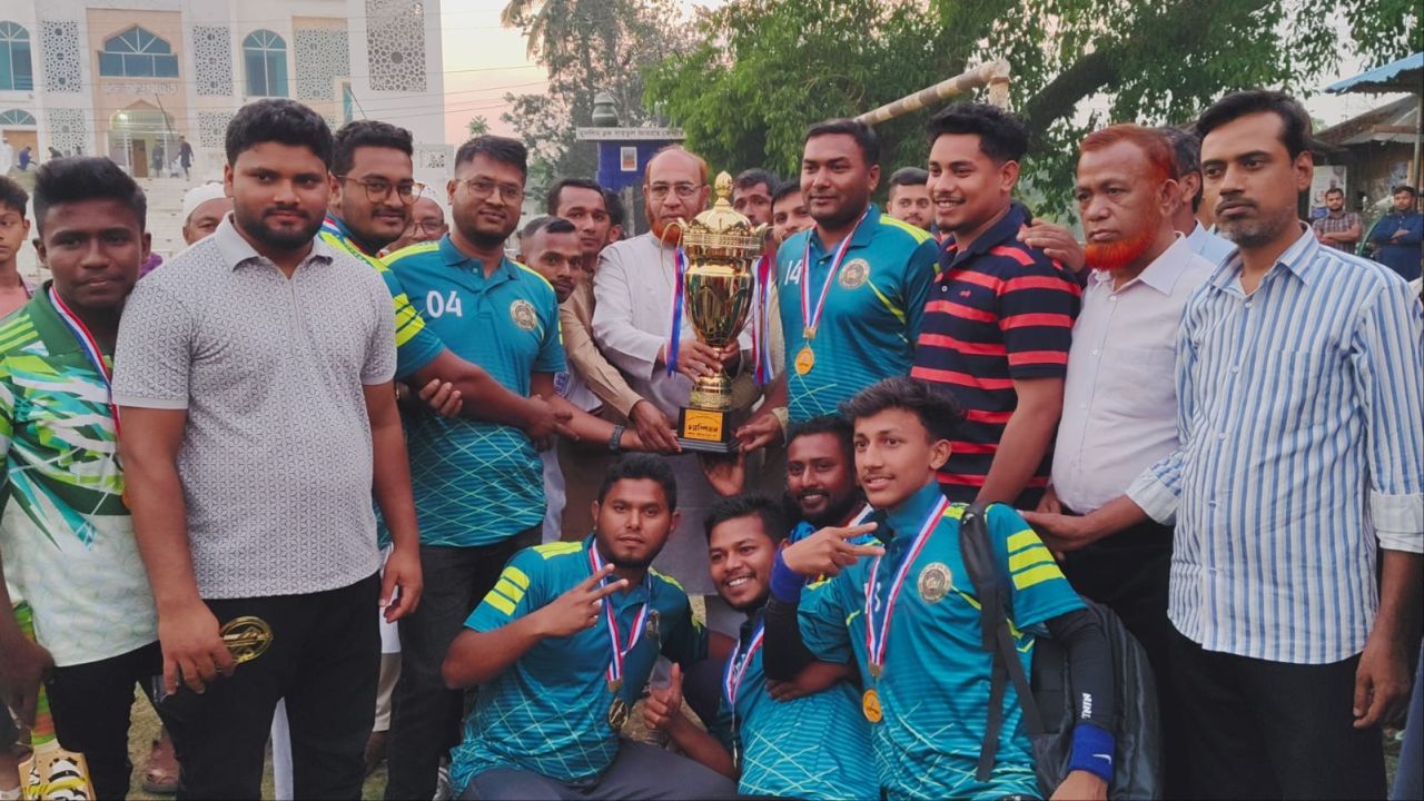 বাঘাইছড়িতে টপটেন ক্রিকেট টুর্নামেন্টে চ্যাম্পিয়ন হাজী মুন্সি মিয়া কিশোর সংঘ।