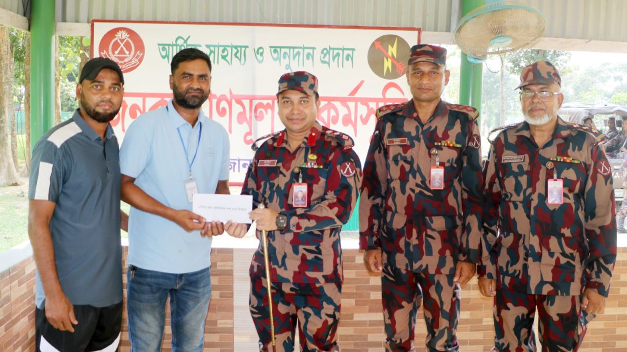 বাঘাইছড়ি ফুটবল একাডেমিকে আর্থিক সহায়তা দিলো বিজিবি।