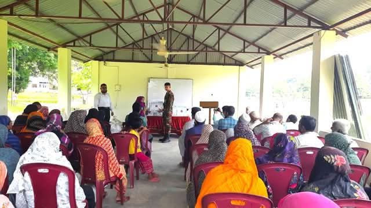 বান্দরবানে ১০৬ পরিবারকে ঈদ সামগ্রী দিল সেনাবাহিনী।