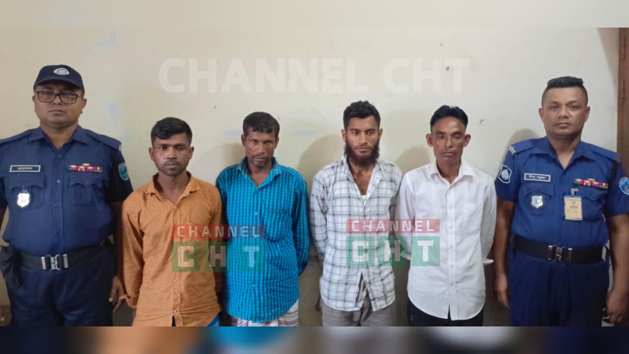 রাঙ্গামাটিতে কোতয়ালী থানার বিশেষ অভিযানে মাদক কারবারি ও হত্যা মামলার পলাতক আসামীসহ ৪ জন গ্রেফতার।