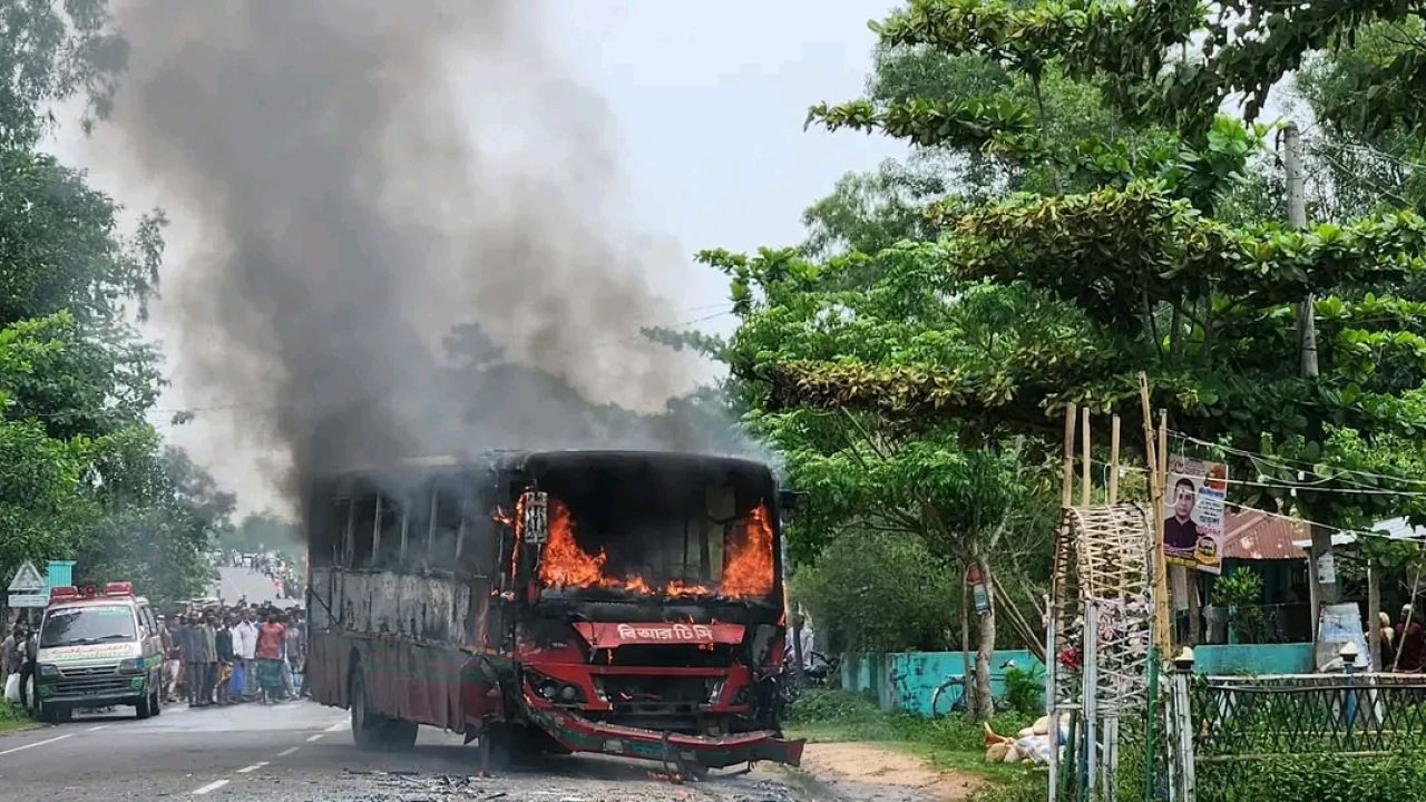 ফটিকছড়িতে বিআরটিসি বাসের ধাক্কায় বাবা-ছেলেসহ নিহত ২, বিক্ষুব্ধ জনতার বাসে অগ্নিসংযোগ।