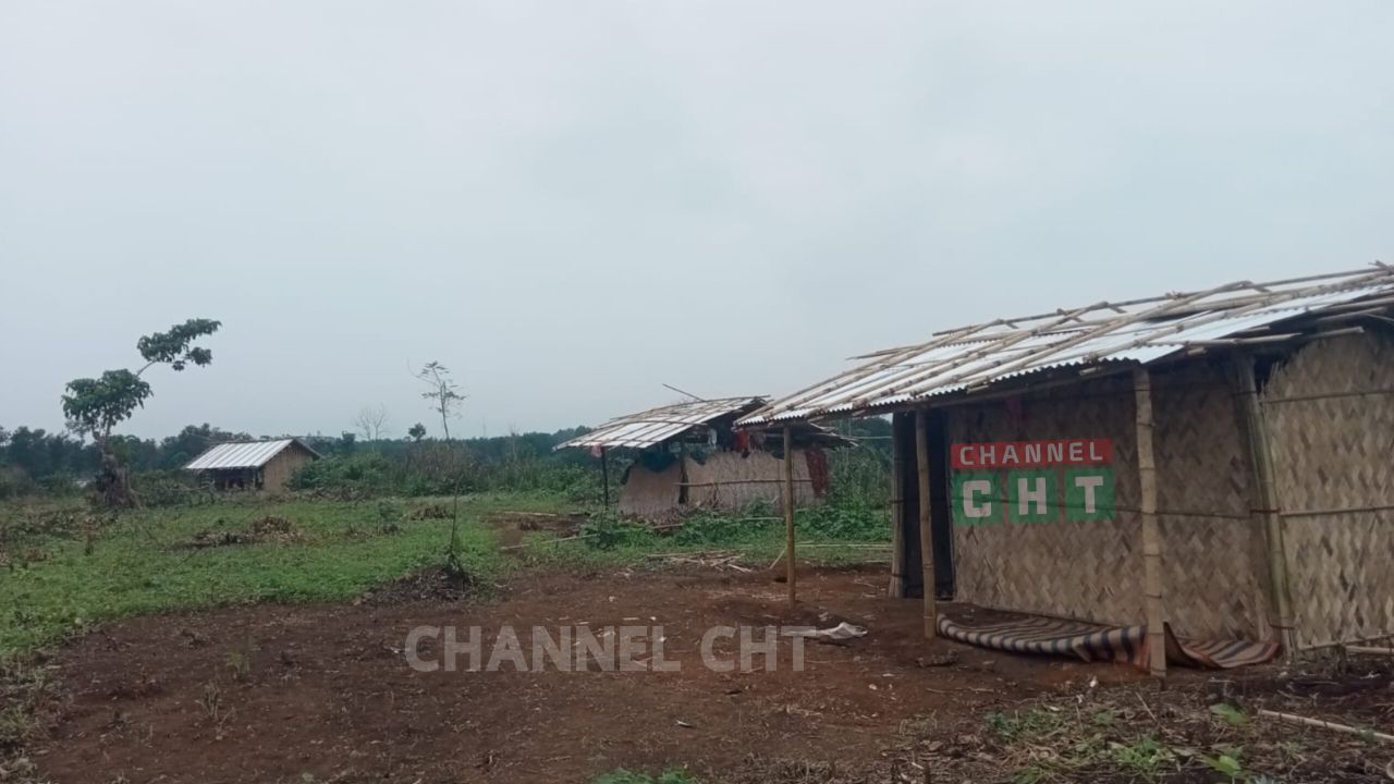 মানিকছড়িতে ইউপিডিএফ সন্ত্রাসী কর্তৃক বাঙ্গালীর ২০ একর বাগান দখল: রাতারাতি ১৫ ঘর নির্মাণ, স্থানীয়দের মাঝে চরম আতঙ্ক।