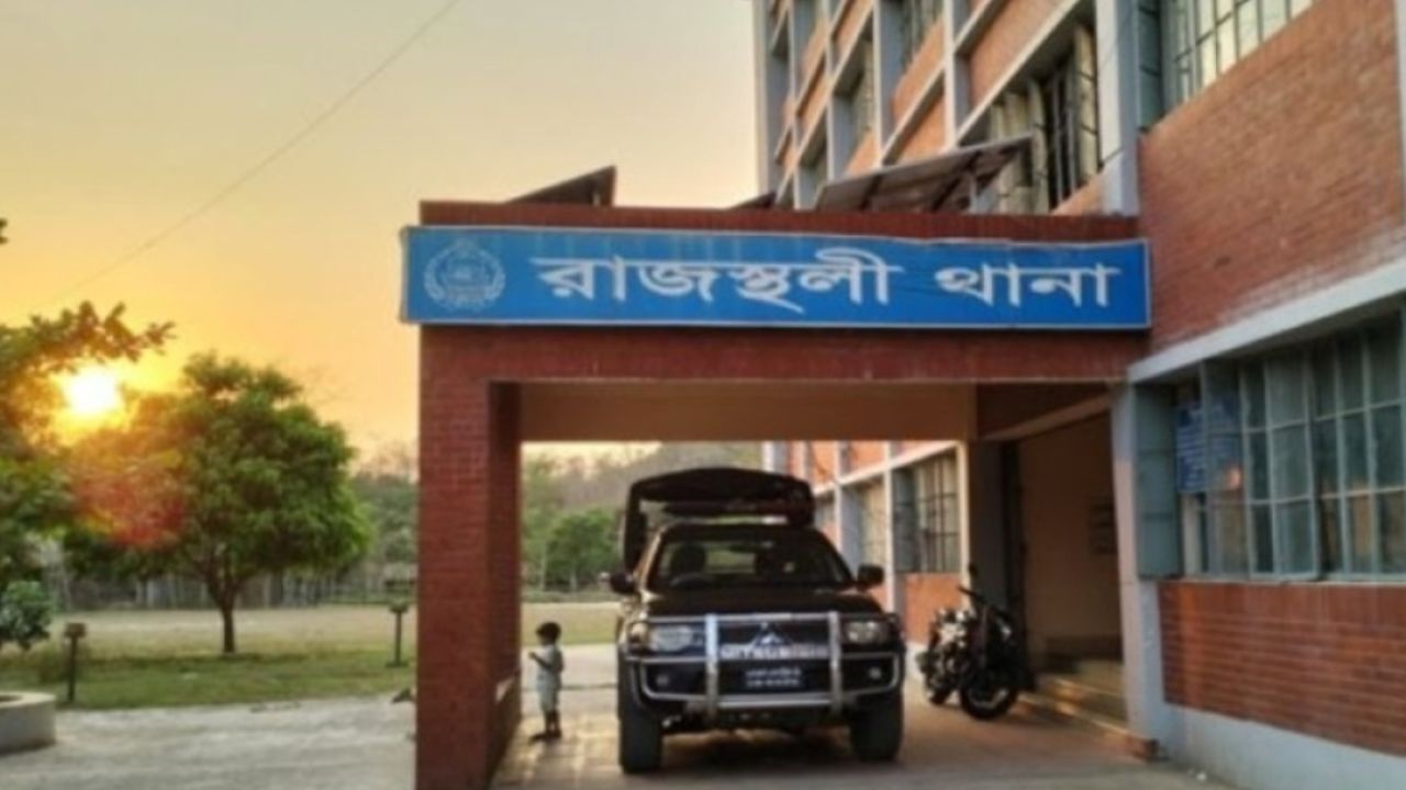 মাদকের স্বর্গরাজ্য রাজস্থলী বিভিন্ন এলাকা দিয়ে মদ-গাঁজা পাচারের পাশাপাশি ঢুকছে ইয়াবা।