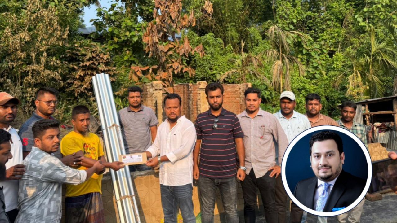বাঘাইছড়িতে অগ্নিকাণ্ডে ক্ষতিগ্রস্ত পরিবারের পাশে দাড়িয়েছে পার্বত্য প্রতিমন্ত্রী মীর মোহাম্মদ হেলাল।
