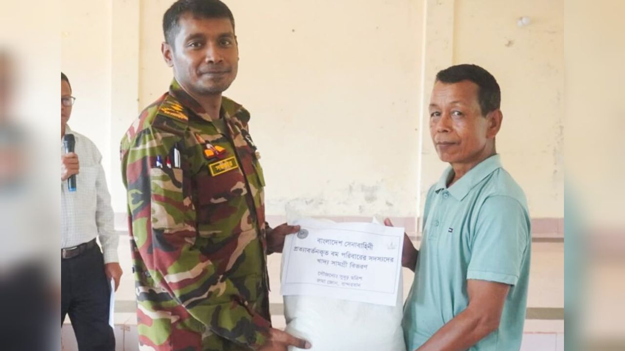 মিজোরামফেরত পরিবারসহ ৫৬ পরিবারকে খাদ্য সহায়তা দিল সেনাবাহিনী।