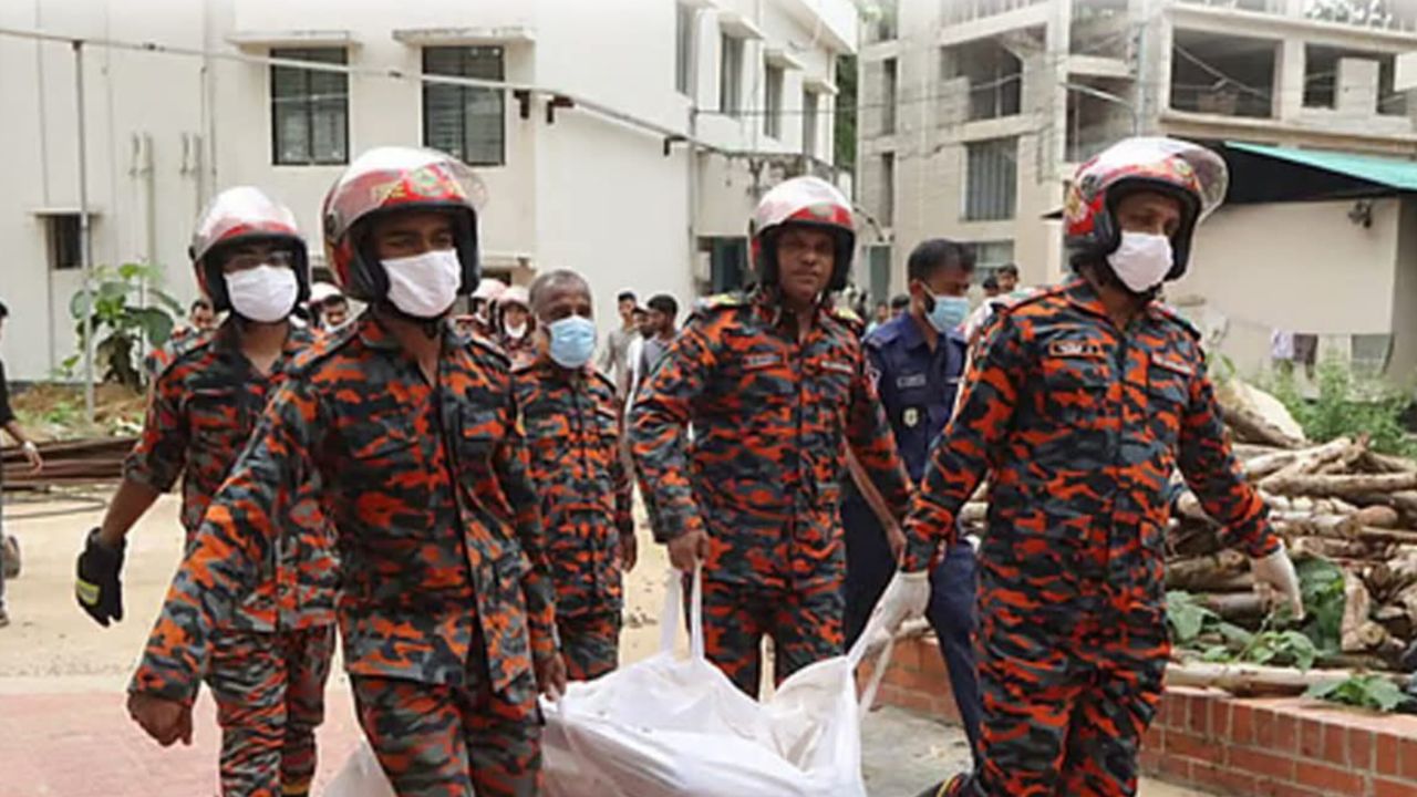 বান্দরবান হাসপাতালে বিদ্যুৎস্পৃষ্টে দুই শ্রমিক নিহত।