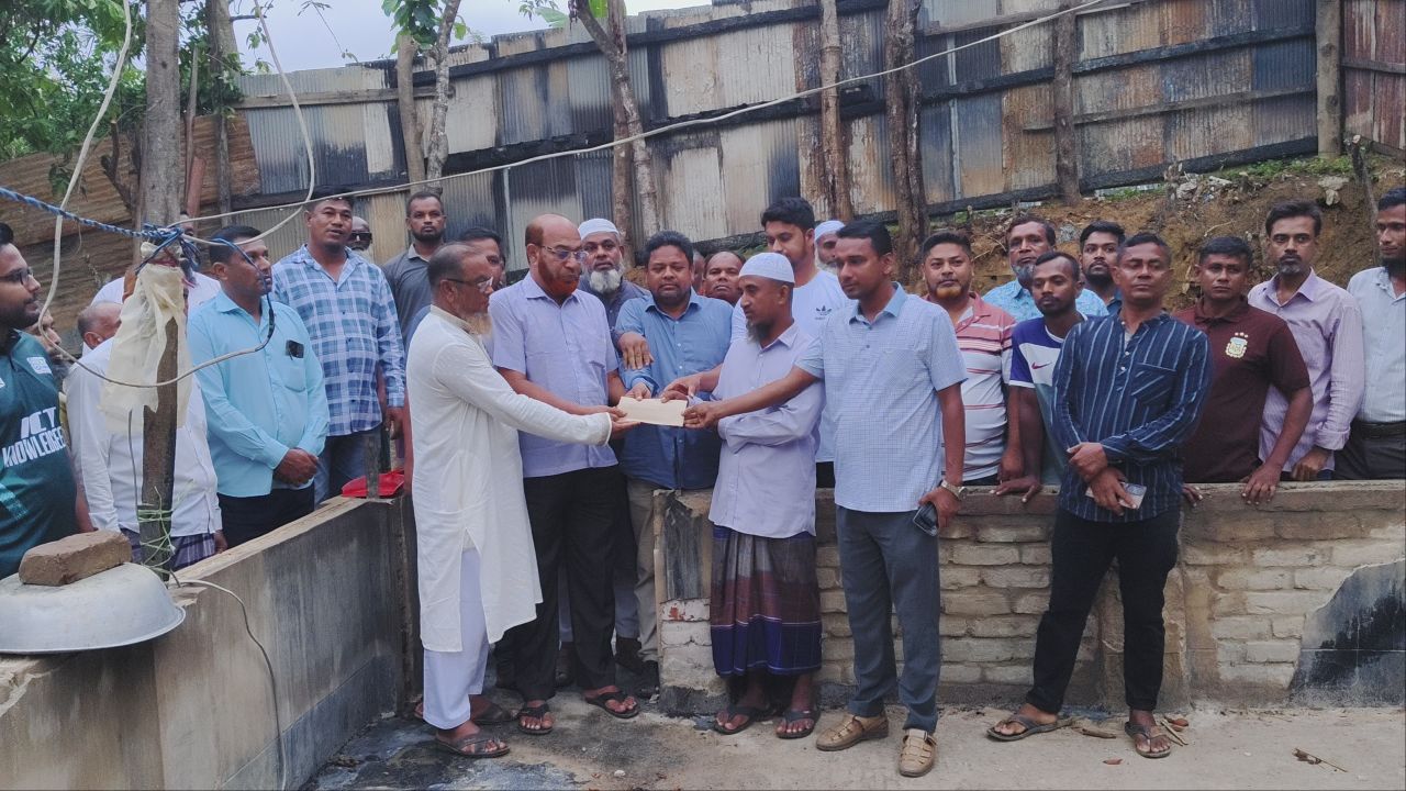 বাঘাইছড়িতে অগ্নিকাণ্ডে ক্ষতিগ্রস্ত পরিবারের পাশে দাড়িয়ে বিএনপি।