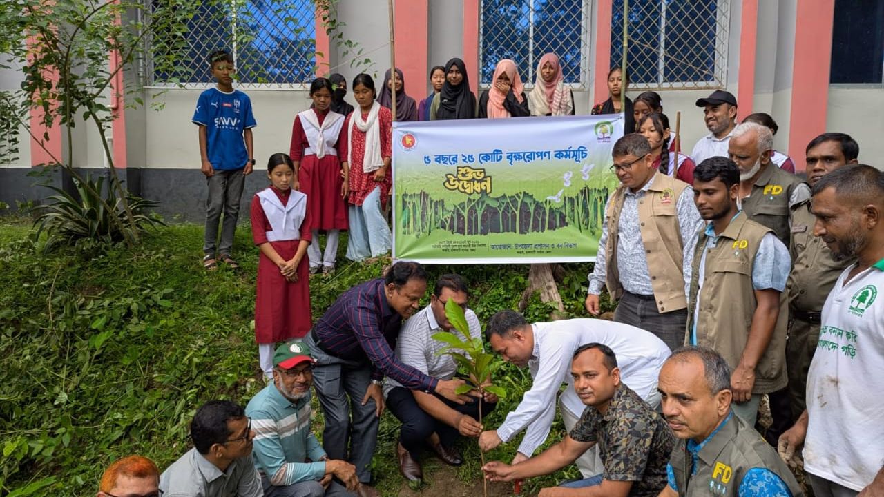 কাপ্তাইয়ে বৃক্ষরোপণ কর্মসূচির শুভ উদ্বোধন।