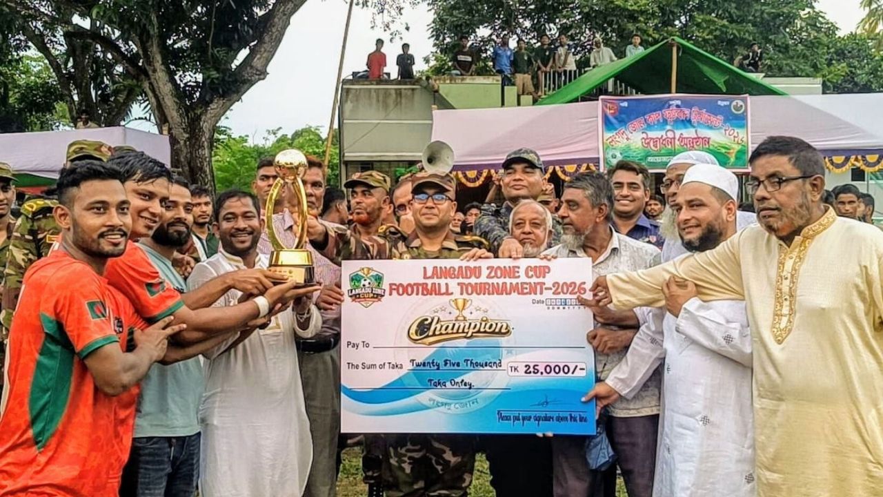 সম্প্রীতির বার্তা নিয়ে পর্দা নামলো লংগদু কাপ ফুটবল টুনামেন্টের।