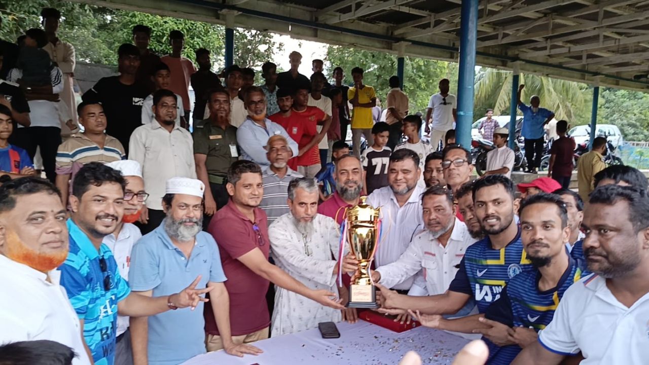 কাপ্তাইয়ে শামসুদ্দীন স্মৃতি ফুটবল টুর্নামেন্টে চ্যাম্পিয়ন কেএইচএস ওয়ারিওর্স।