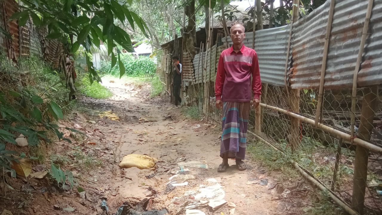 বাঙ্গালহালিয়া আবাসিক মুন্সি পাড়া খালপার পর্যন্ত চলাচল রাস্তার বেহাল দশা,ইট সলিং করার দাবি এলাকাবাসীর।